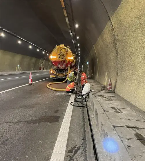 安新隧道排水渠清淤